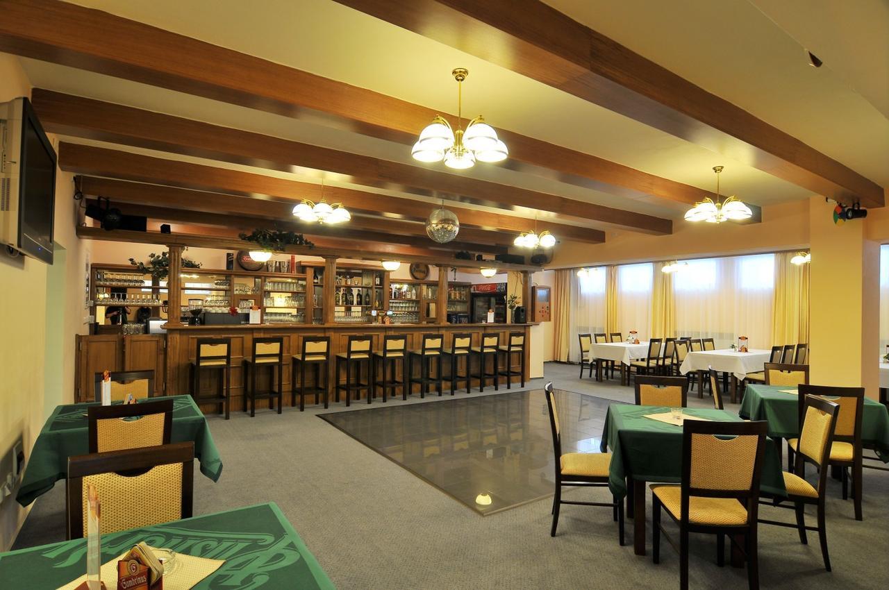 Hotel Manes Svratka Kültér fotó
